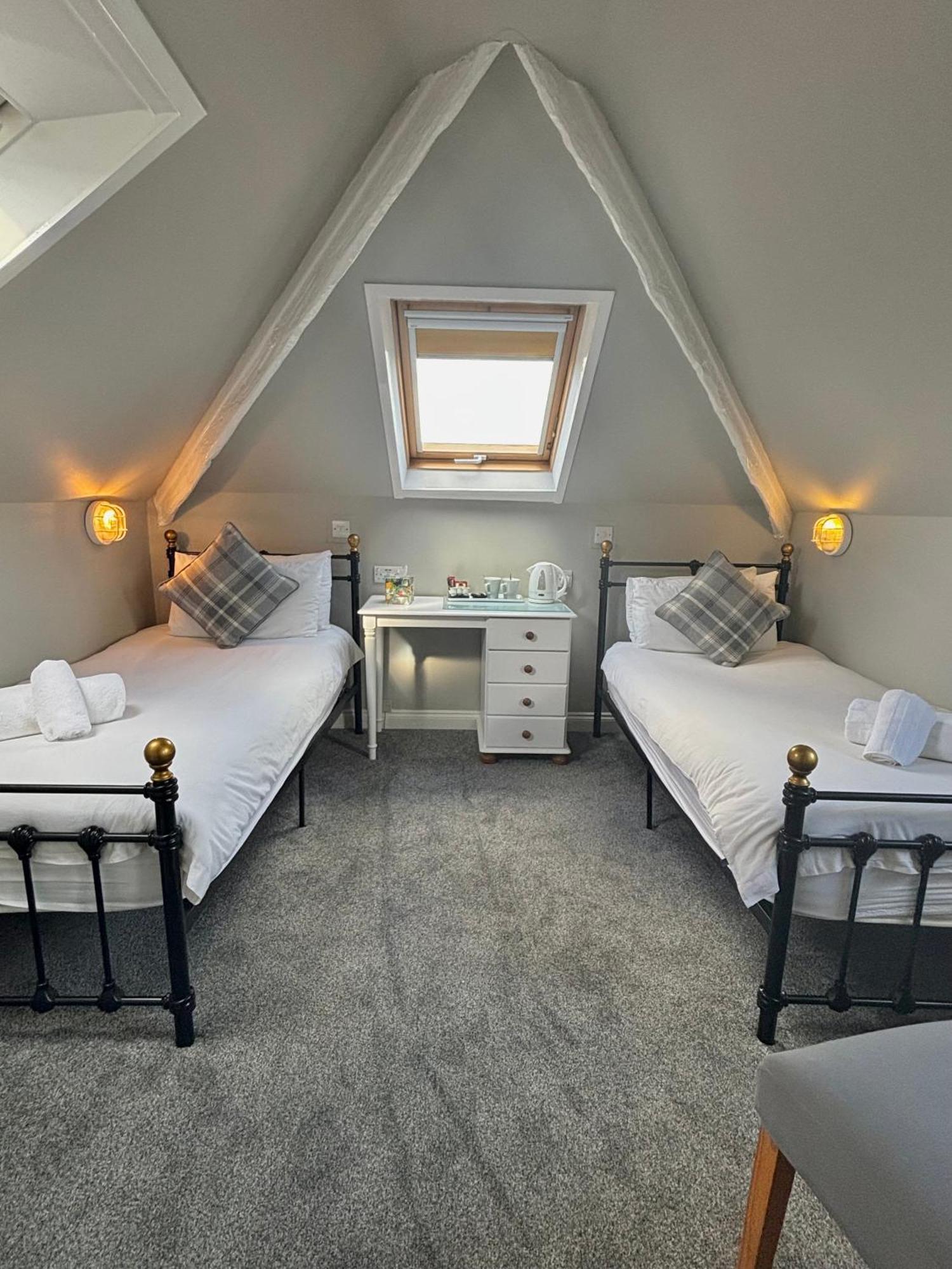 The Seacliffe - Whitby Hotell Exteriör bild