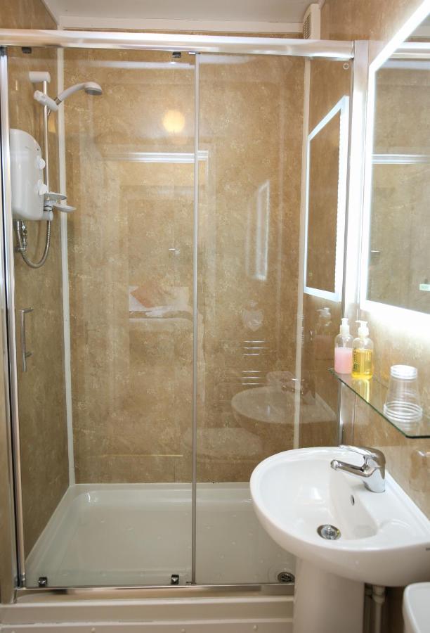 The Seacliffe - Whitby Hotell Exteriör bild